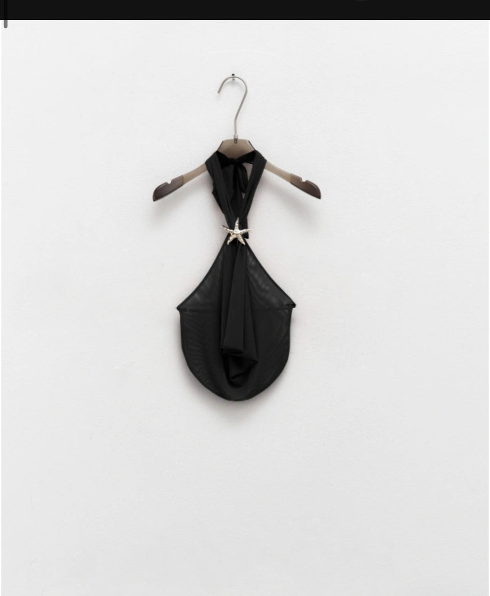 TOP HALTER WITH ACCESSORY